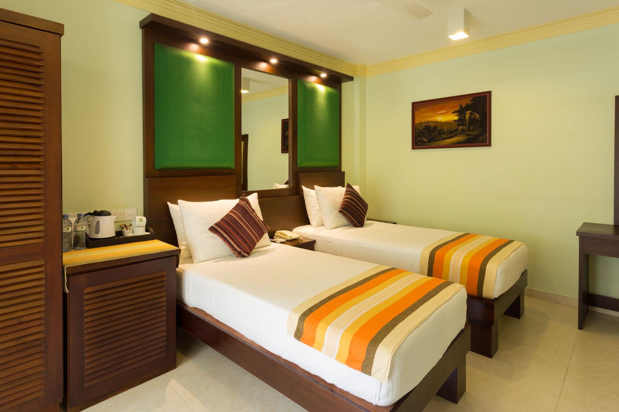 Oak Ray Serene Garden Hotel Kandy Exterior photo