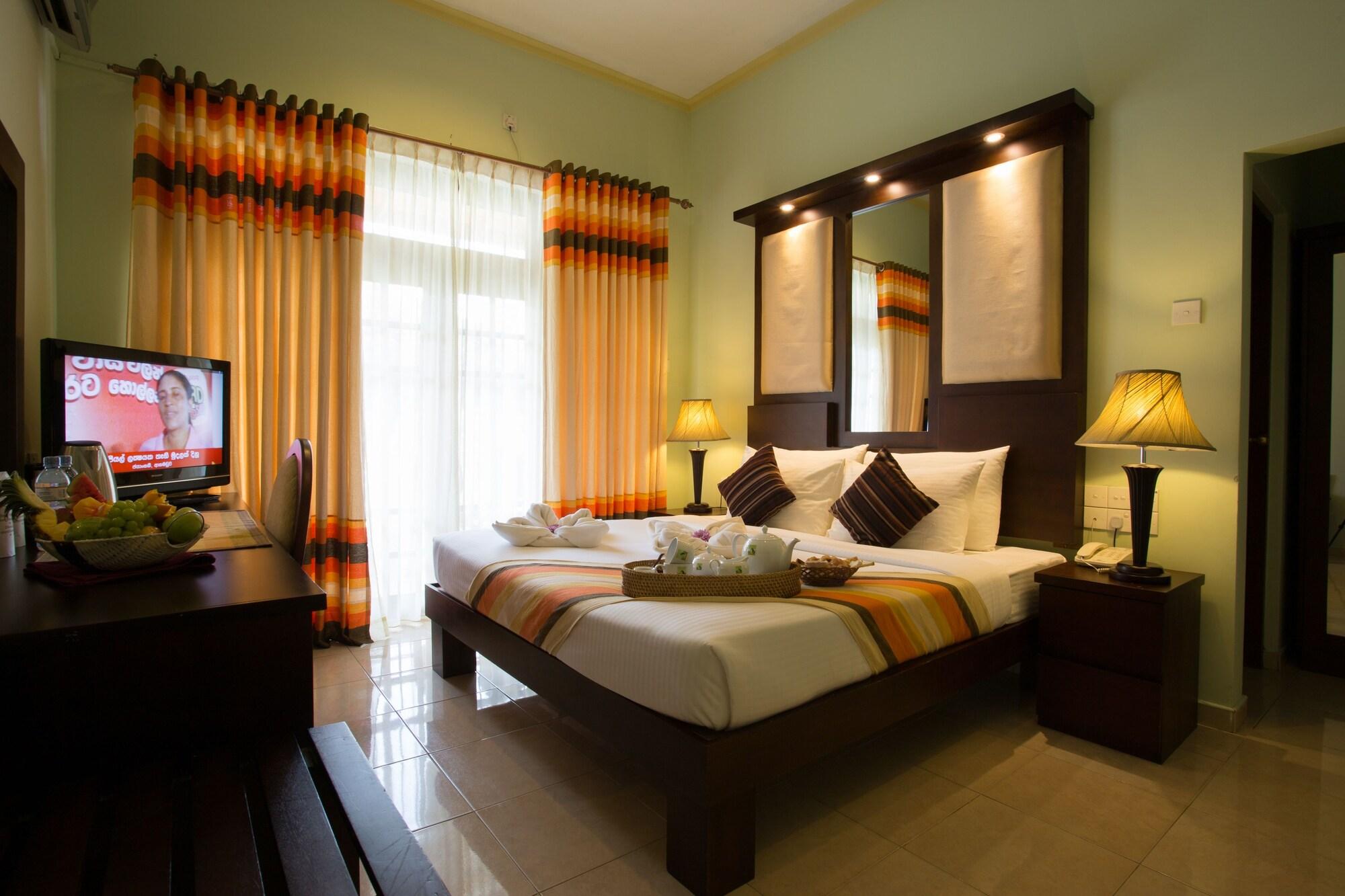 Oak Ray Serene Garden Hotel Kandy Exterior photo