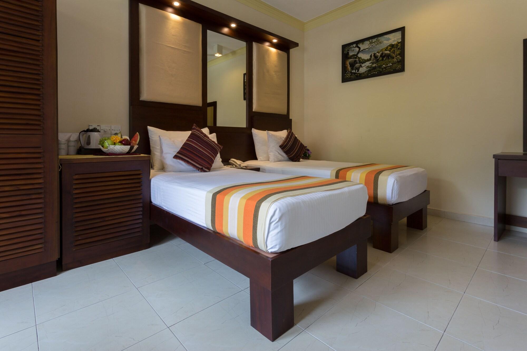 Oak Ray Serene Garden Hotel Kandy Exterior photo