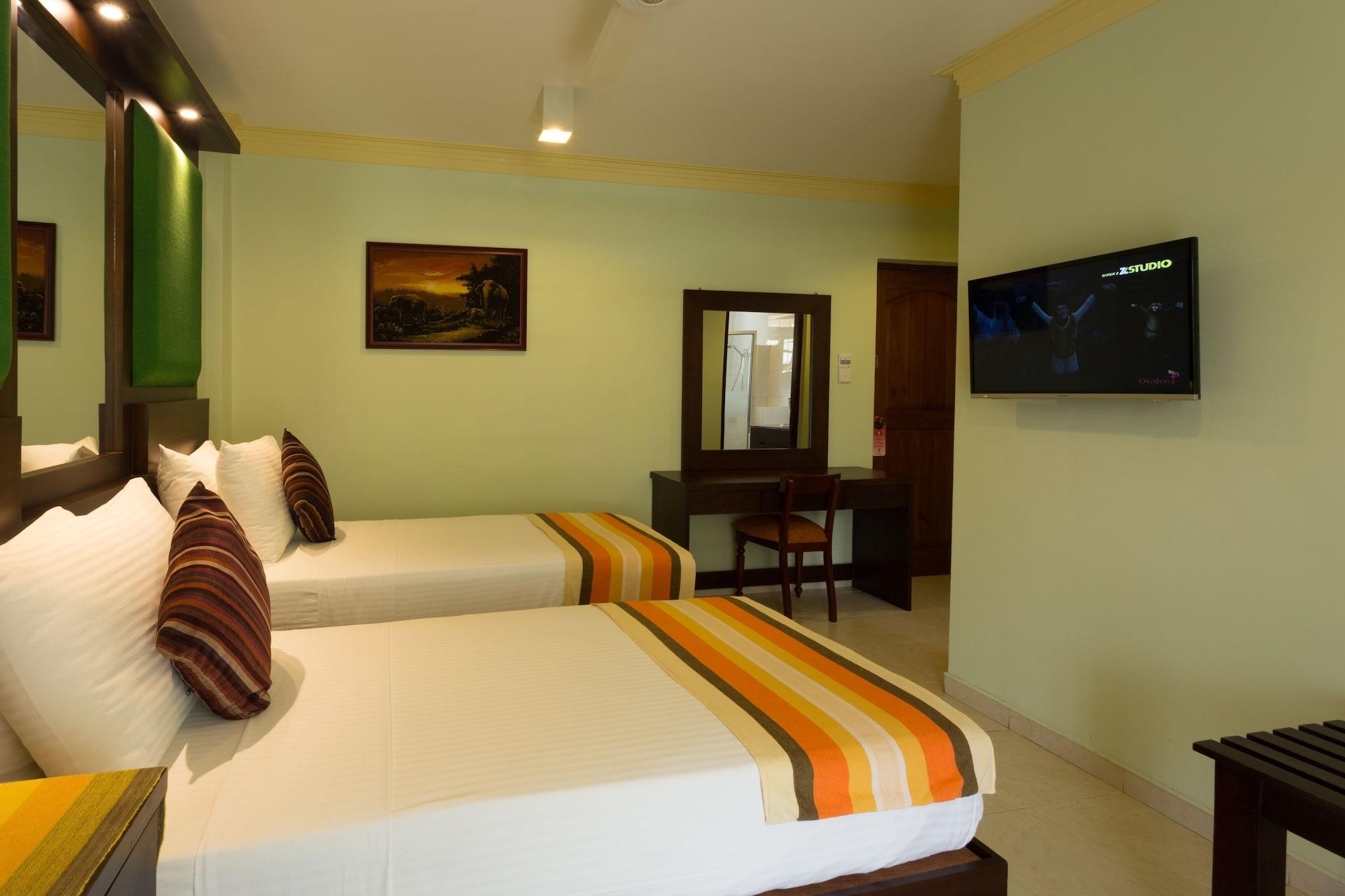 Oak Ray Serene Garden Hotel Kandy Exterior photo