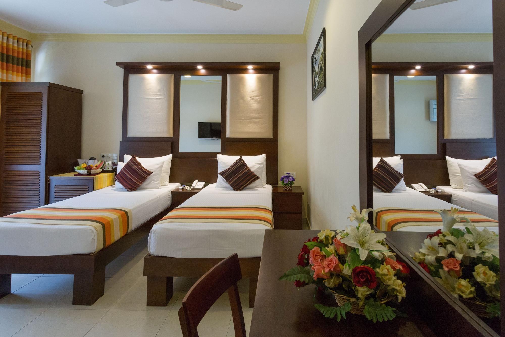 Oak Ray Serene Garden Hotel Kandy Exterior photo