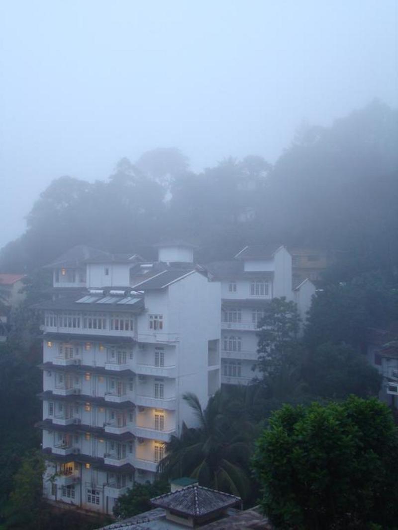 Oak Ray Serene Garden Hotel Kandy Exterior photo