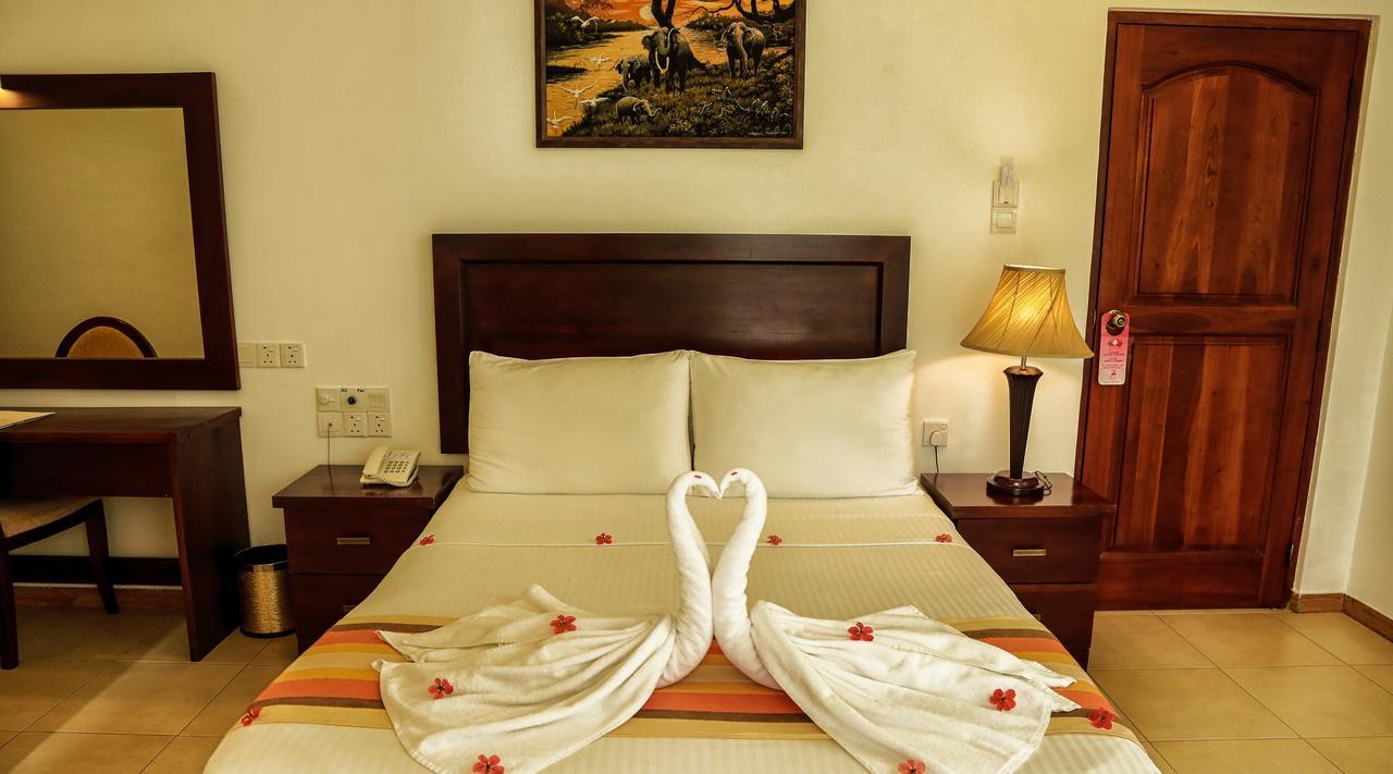 Oak Ray Serene Garden Hotel Kandy Exterior photo