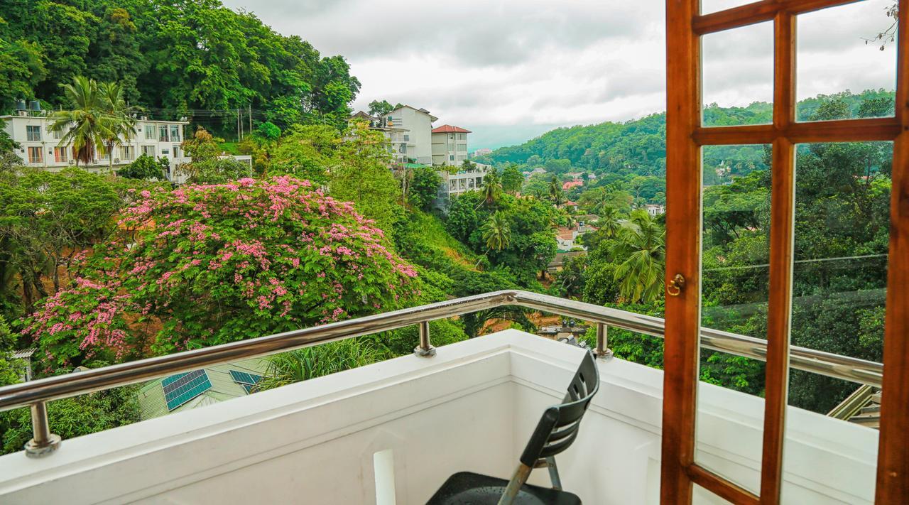 Oak Ray Serene Garden Hotel Kandy Exterior photo