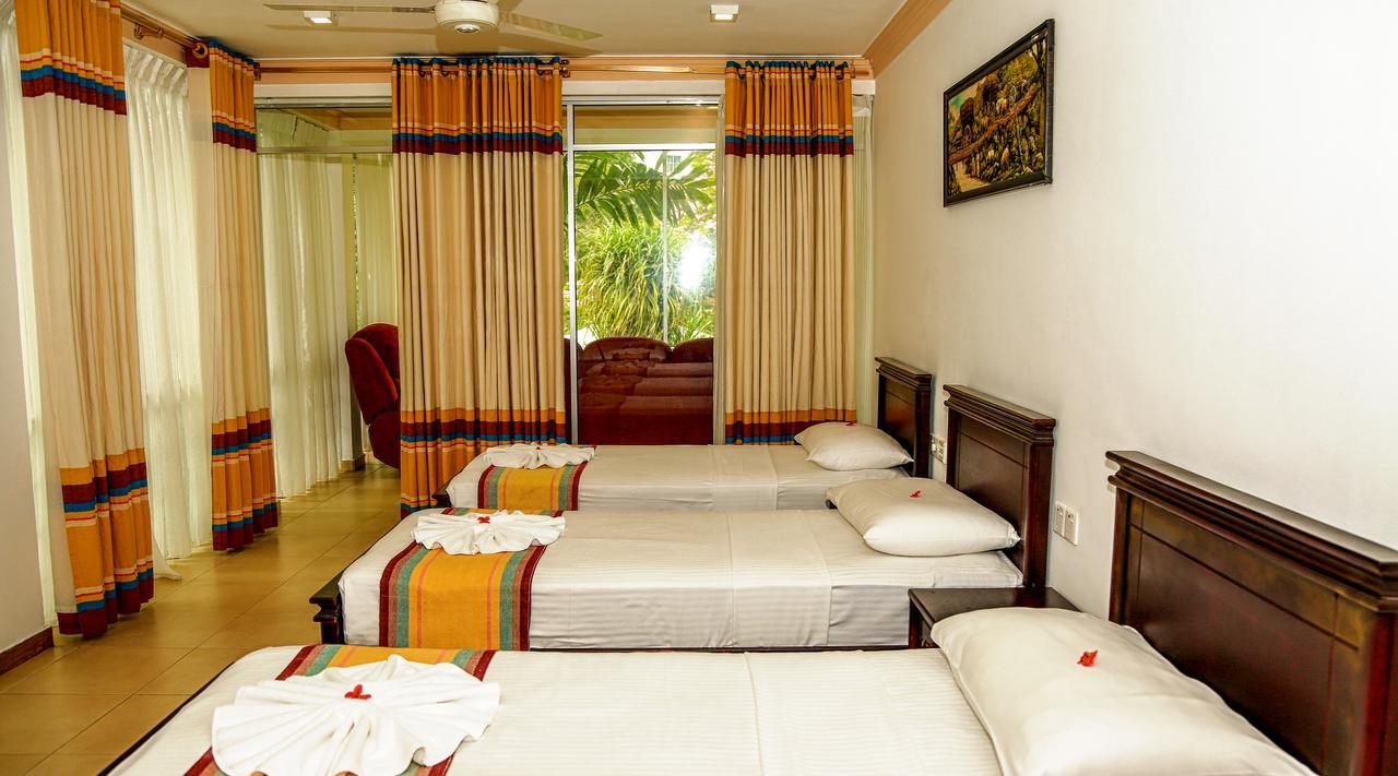 Oak Ray Serene Garden Hotel Kandy Exterior photo
