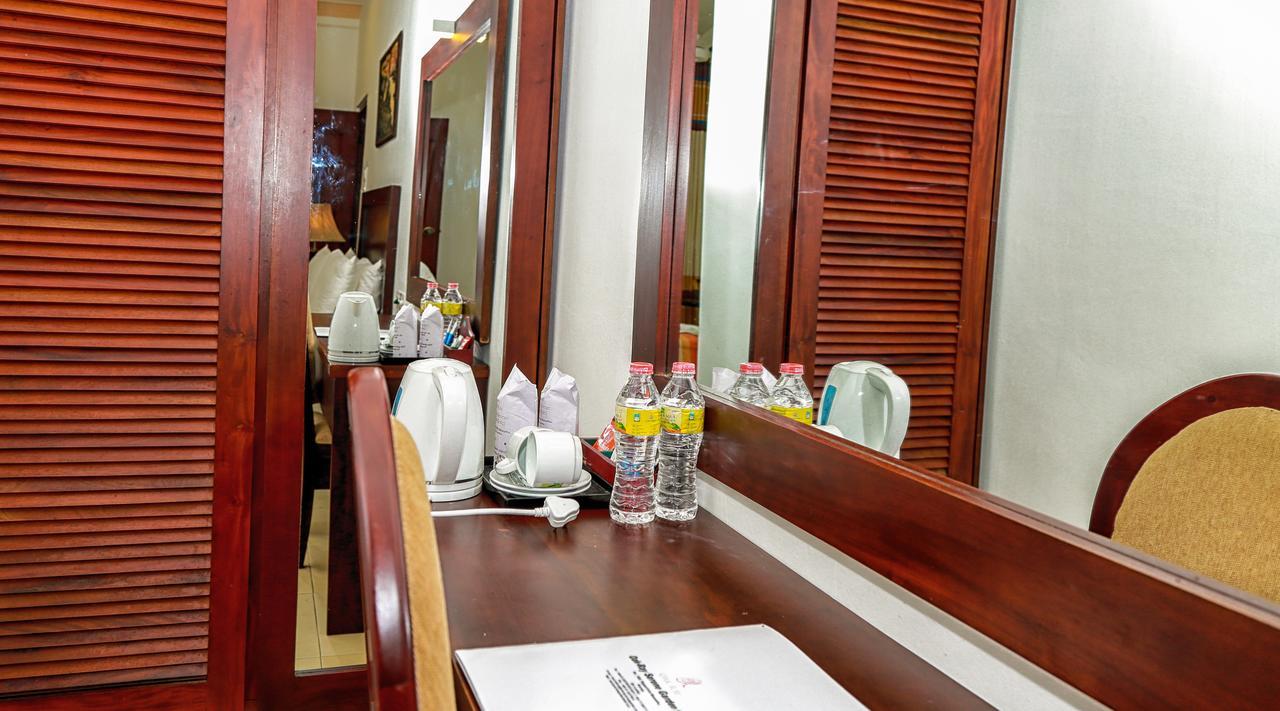 Oak Ray Serene Garden Hotel Kandy Exterior photo