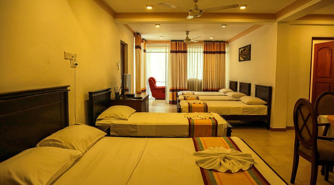 Oak Ray Serene Garden Hotel Kandy Exterior photo