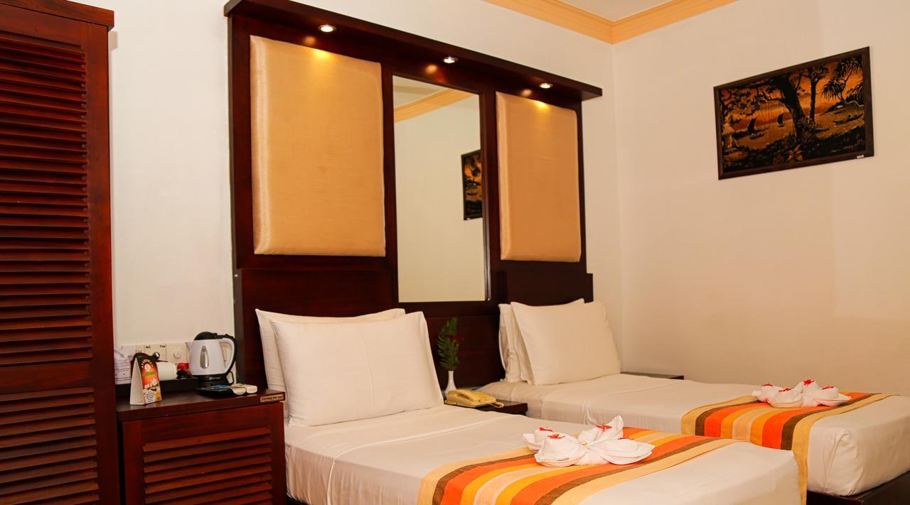 Oak Ray Serene Garden Hotel Kandy Exterior photo