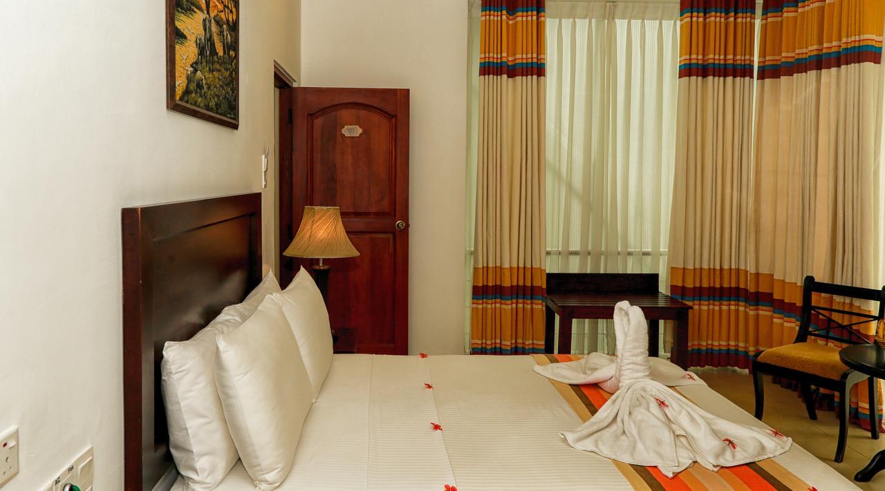 Oak Ray Serene Garden Hotel Kandy Exterior photo