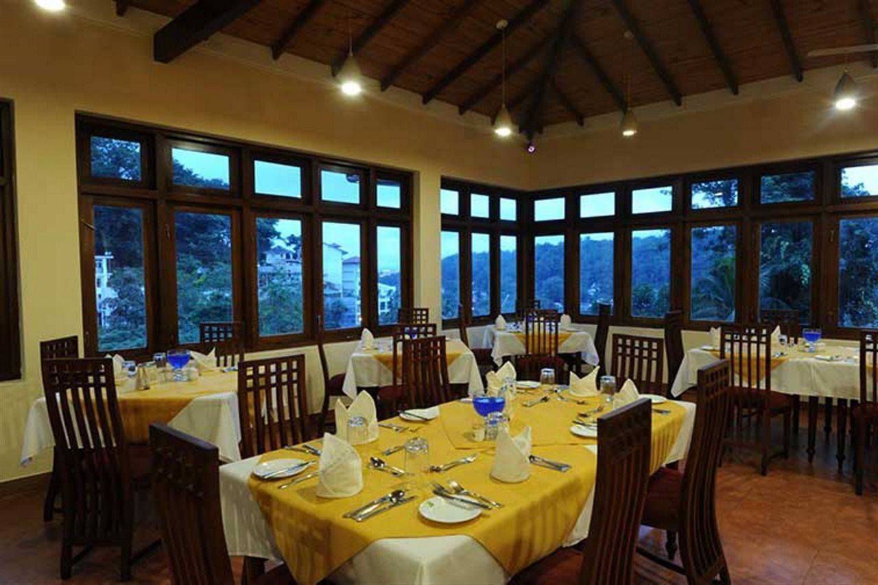 Oak Ray Serene Garden Hotel Kandy Exterior photo